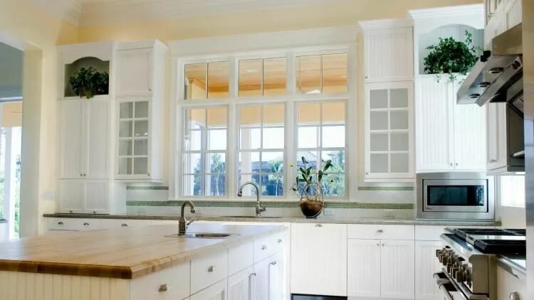 П кухня с окном посередине фото Make the most of your counter space with these kitchen hacks Farmhouse kitchen r