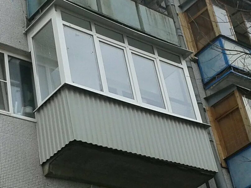 П образный балкон фото Установка стеклопакетов в Колпино: 105 монтажников окон с отзывами и ценами на Я