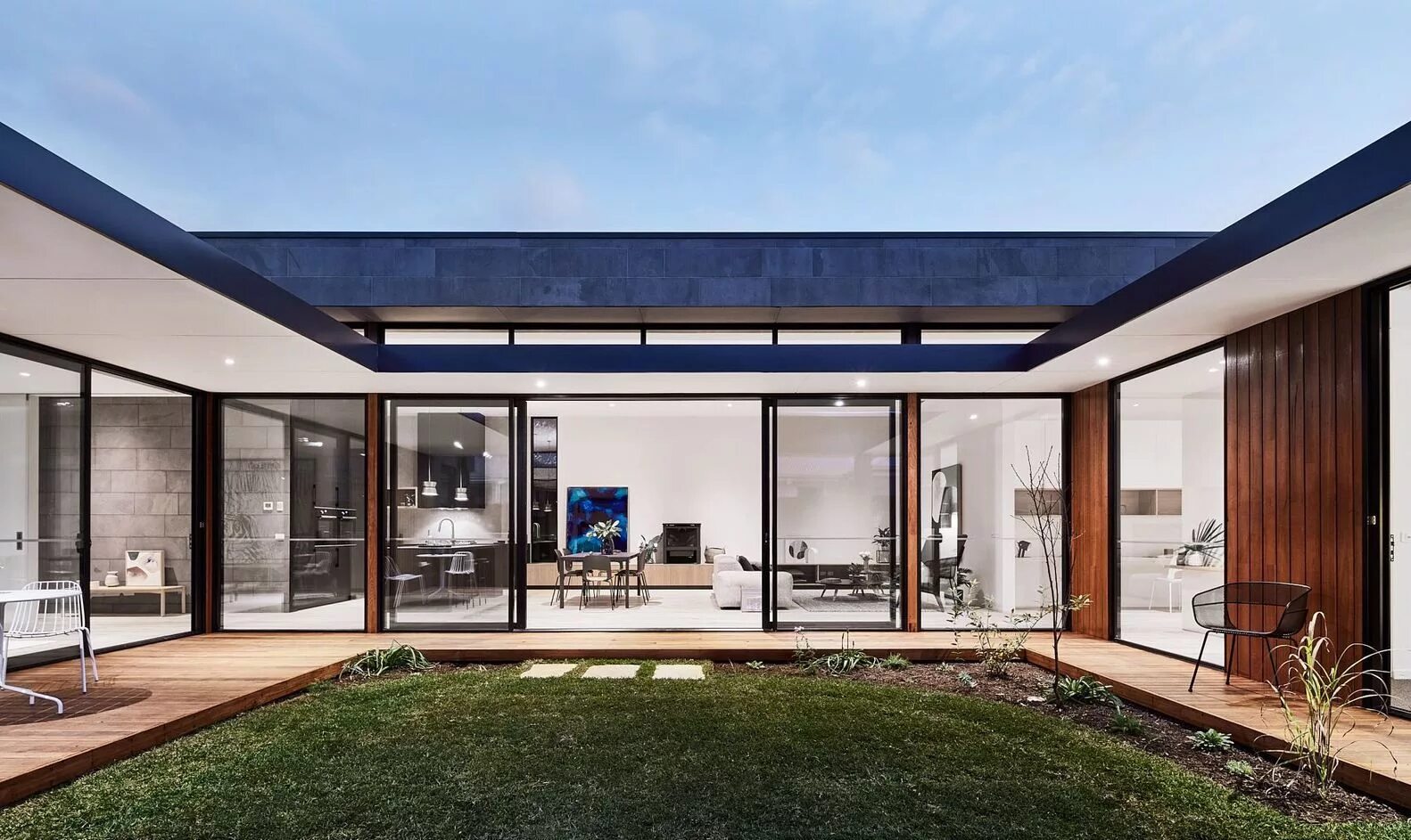 П образный частный дом фото Gallery of The Courtyard House / Auhaus Architecture - 7 Courtyard house plans, 
