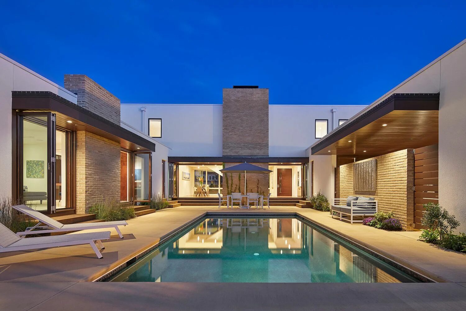 П образный частный дом фото Jennifer Horn Landscape Architect Rehobeth Beach, DE #modernarchitect #ModernHou