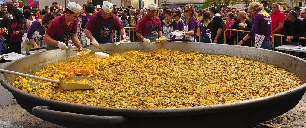 Па паэлья банковский пер 2 5 фото Keith ellwood, Giant pot of paella (CC-BY-2.0), Valencia, . Flickr