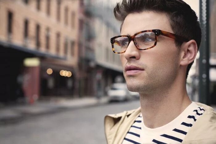 Парень фото в очках молодой Ultimate Guide to Tortoise Shell Glasses Eyewear trends, Glasses fashion, Mens s