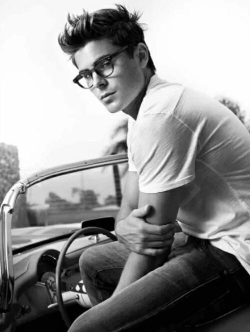 Парень фото в очках молодой Zach Efron looking hot in glasses when he was younger Zac efron, Guys, Zac