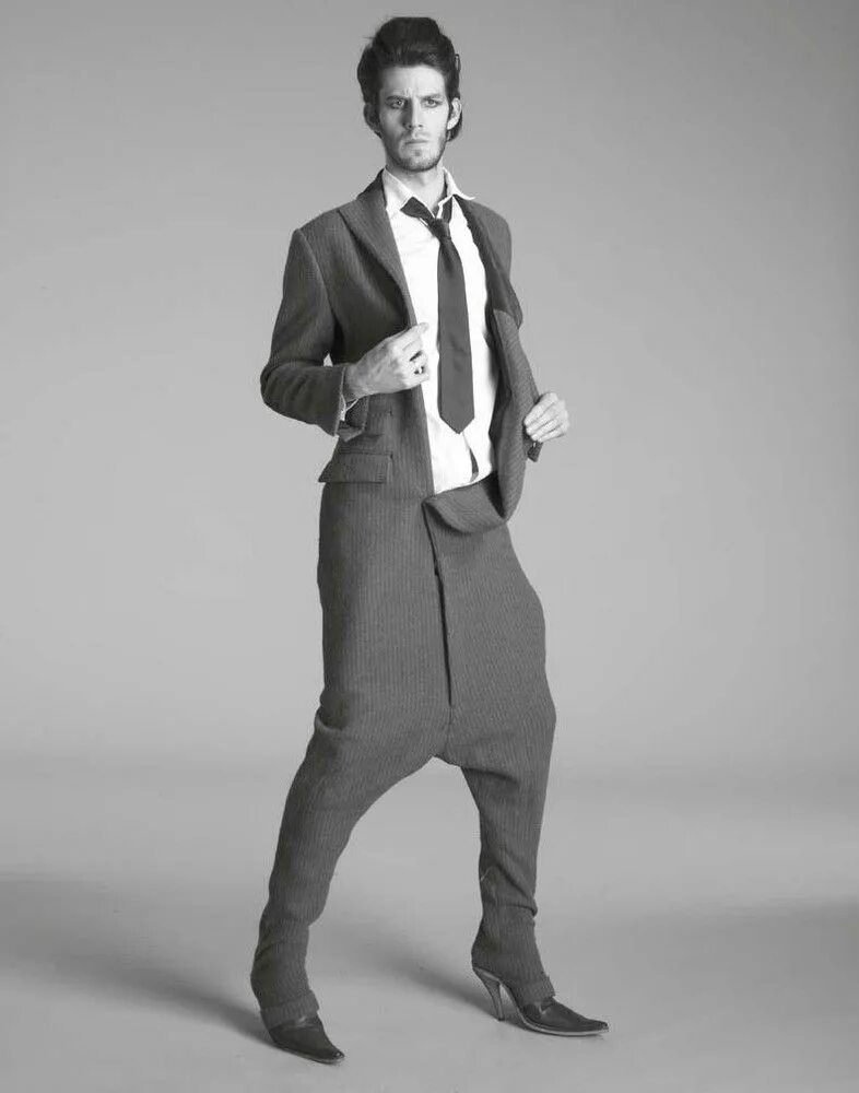 Парень просит фото в полный рост Men High Heels Is New Fashion Trends