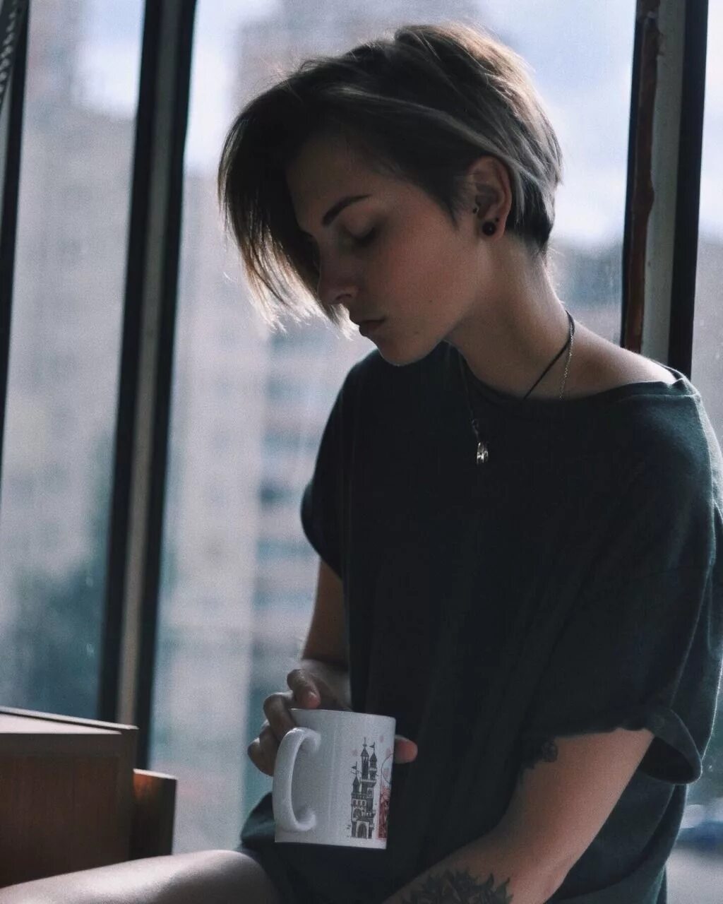Парень с девушкой с короткой стрижкой tomboy fashion Tumblr Cheveux courts mi longs, Coupe de cheveux, Style de cheveu