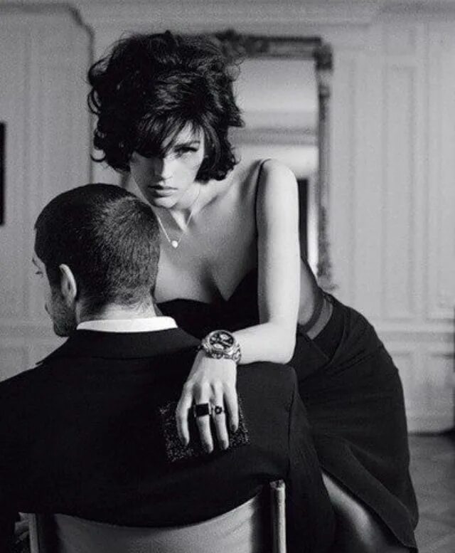 Парень с девушкой с короткой стрижкой Together Couple photography, Couple photography poses, Poses