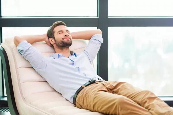 Парень сидит на диване фото relaxed satisfied content man - The Positive Edge