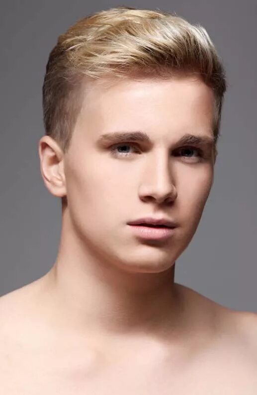 Парень светлые волосы фото medium-layered-haircut-short-sides on Haircuts for Men Pictures of Mens Haircuts