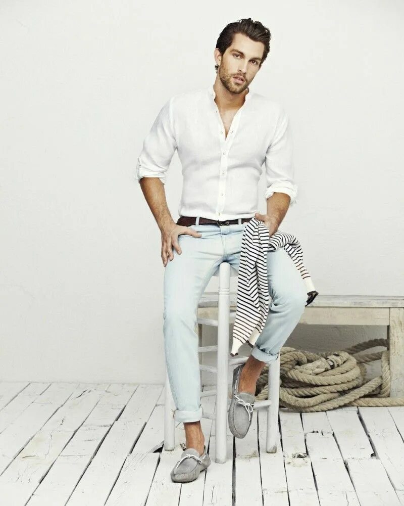 Парень в белых джинсах фото Tobias Sørensen is a Metropolitan Explorer for H.E. by Mango Summer 2013 Lookboo