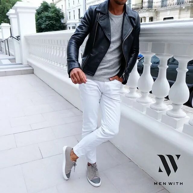 Парень в белых джинсах фото Pin de pessoa em Fashion Estilos casuais masculinos, Roupa casual masculina, Mod