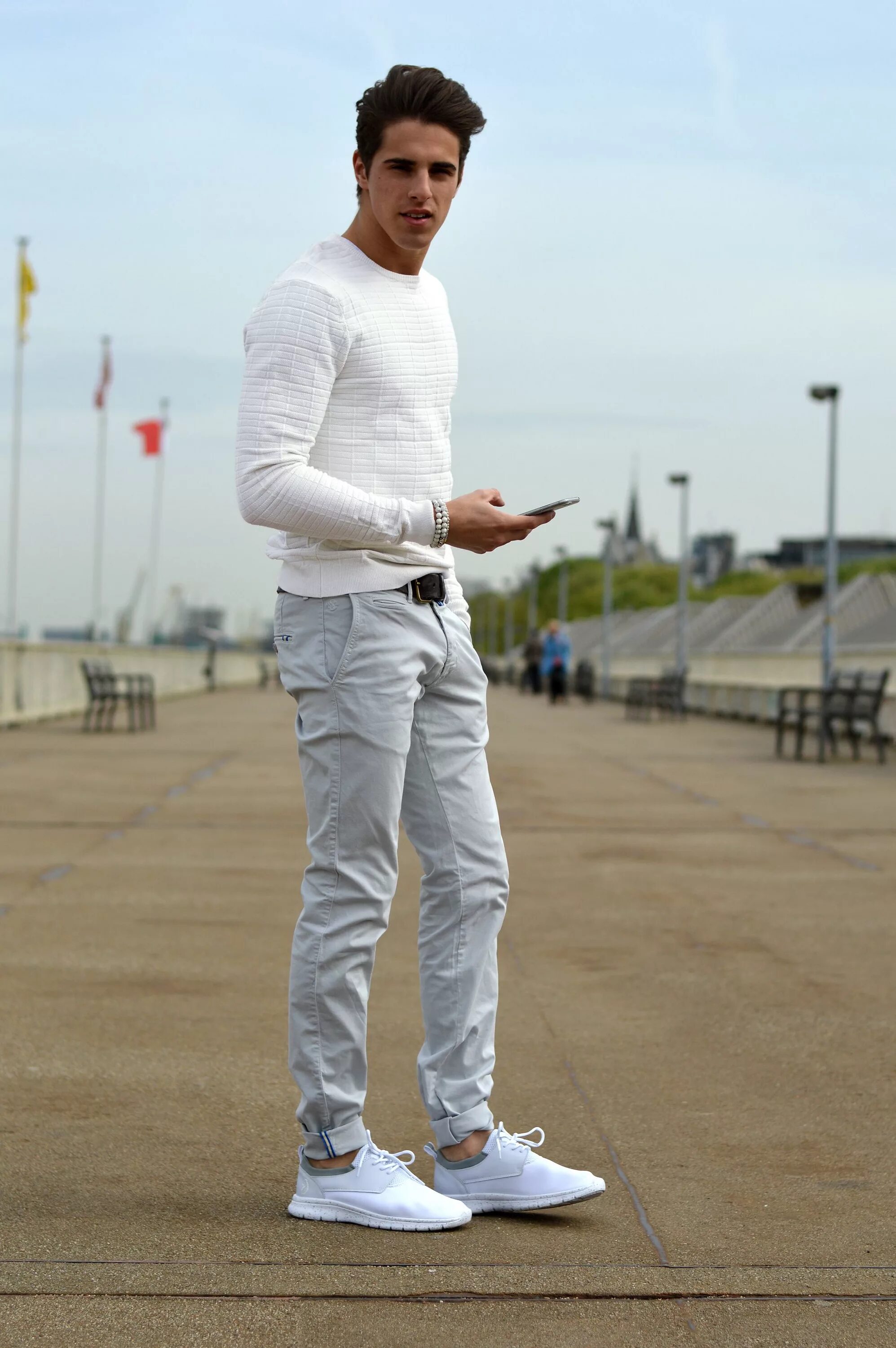 Парень в белых джинсах фото Stuck in White Mens fashion, Men casual, Mens casual outfits