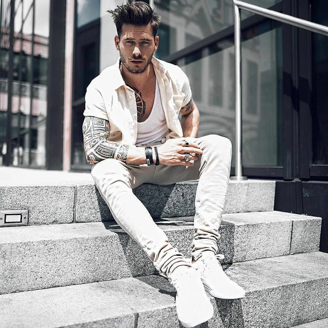 Парень в белых джинсах фото @angelo.carlucci . . . . . . . #dope #fresh #streetlook #clothes #menswear #your