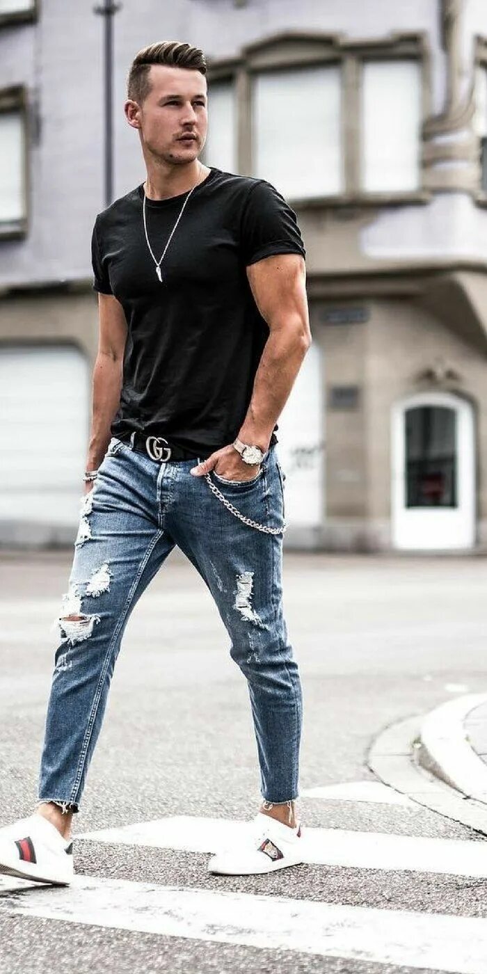 Парень в белых джинсах фото How To Wear Ripped Jeans Like A Street Style Star Combinacion de ropa hombre, Co