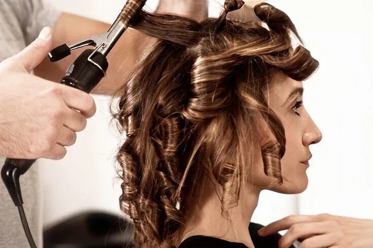Парикмахер прически на длинные волосы Choosing an appropriate hairstyle is one of the activities in a salon that I wan