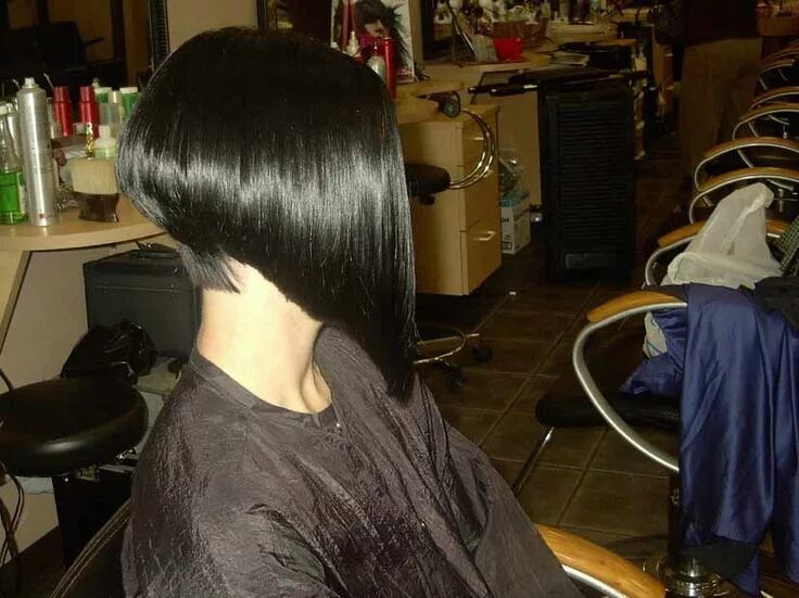 Парикмахерская женская стрижка Angled bob hairstyles, Bob hairstyles, Angled bobs
