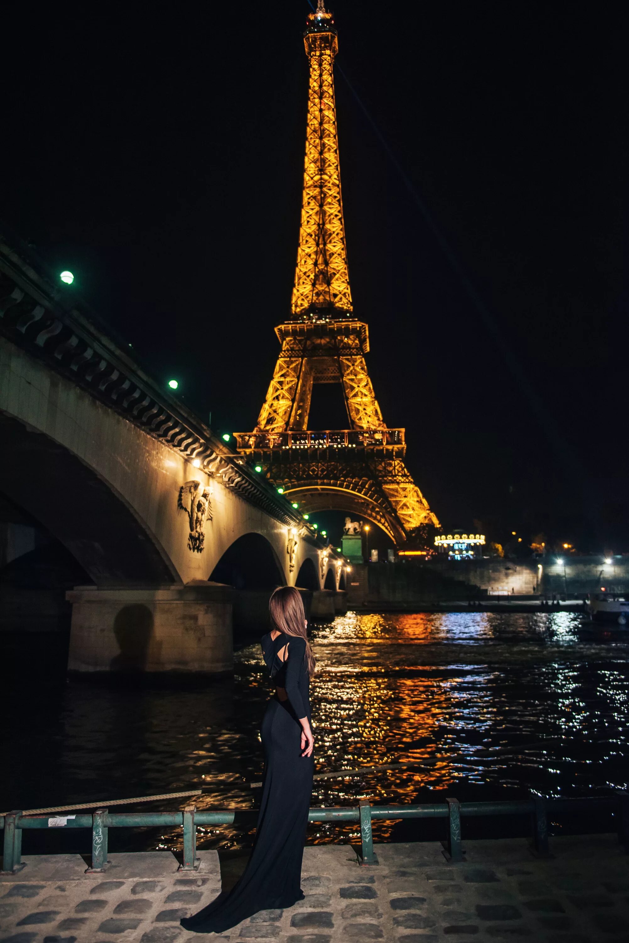 Париж фото ночь night photosession for a girl in Paris with #parisphotographer Girl in front of 