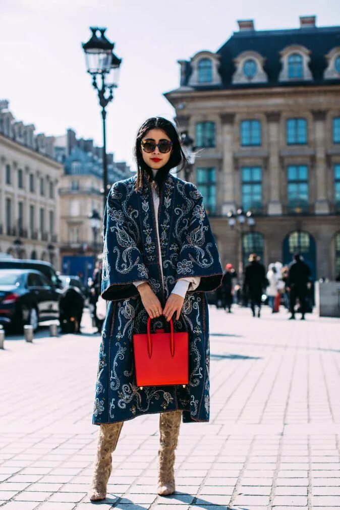Париж мода фото Gen-Z Yellow' Was a Street Style Hit at Paris Fashion Week Paris fashion week st