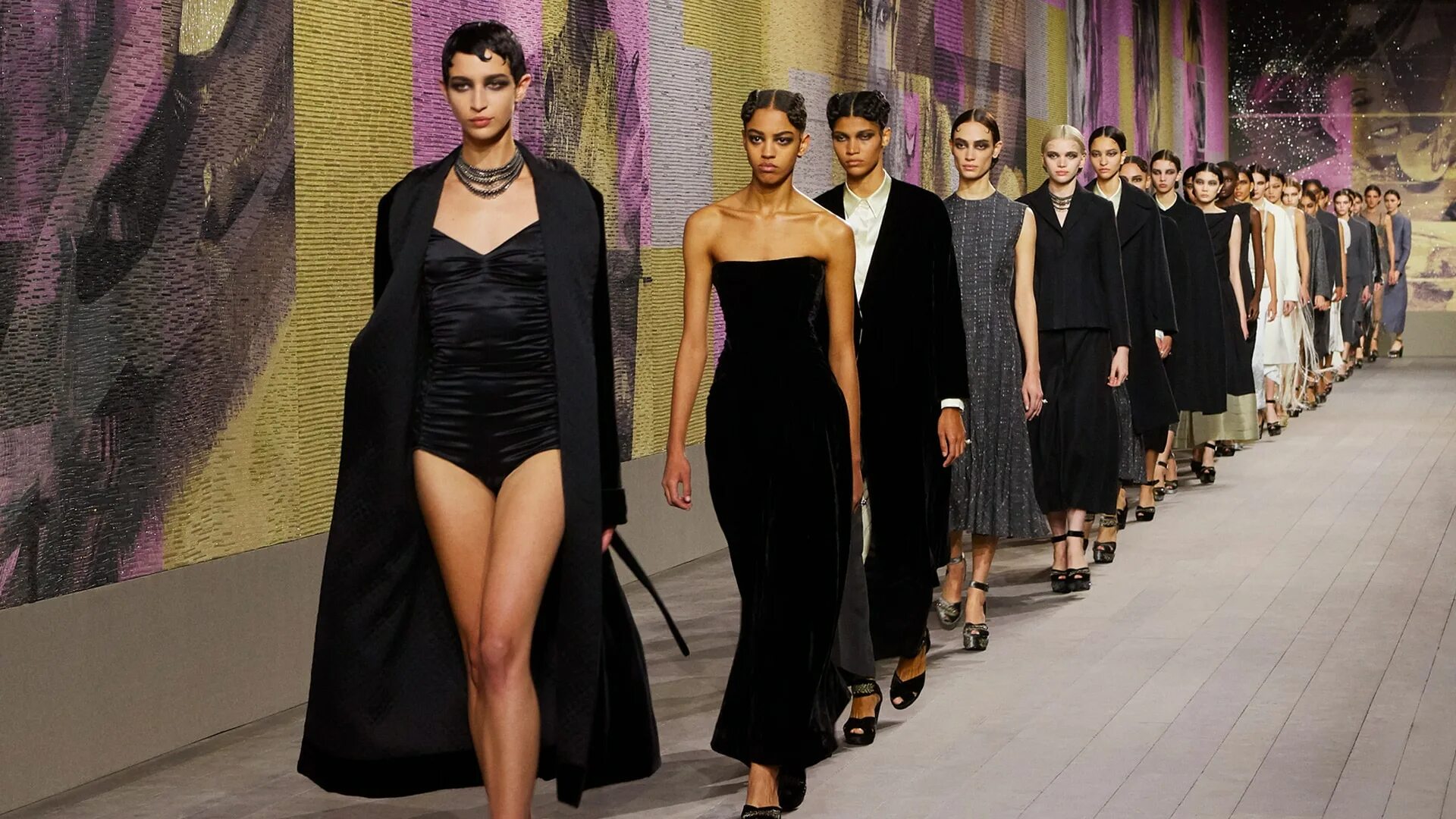 Парижская неделя моды 2024 фото Показ Haute Couture Весна-Лето 2023 - DÉFILÉS HAUTE COUTURE - Мода для женщин DI