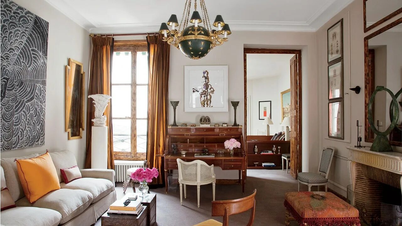 Парижские квартиры интерьер See How One Designer Turned His Paris Duplex Into an Elegant Display of Artwork 