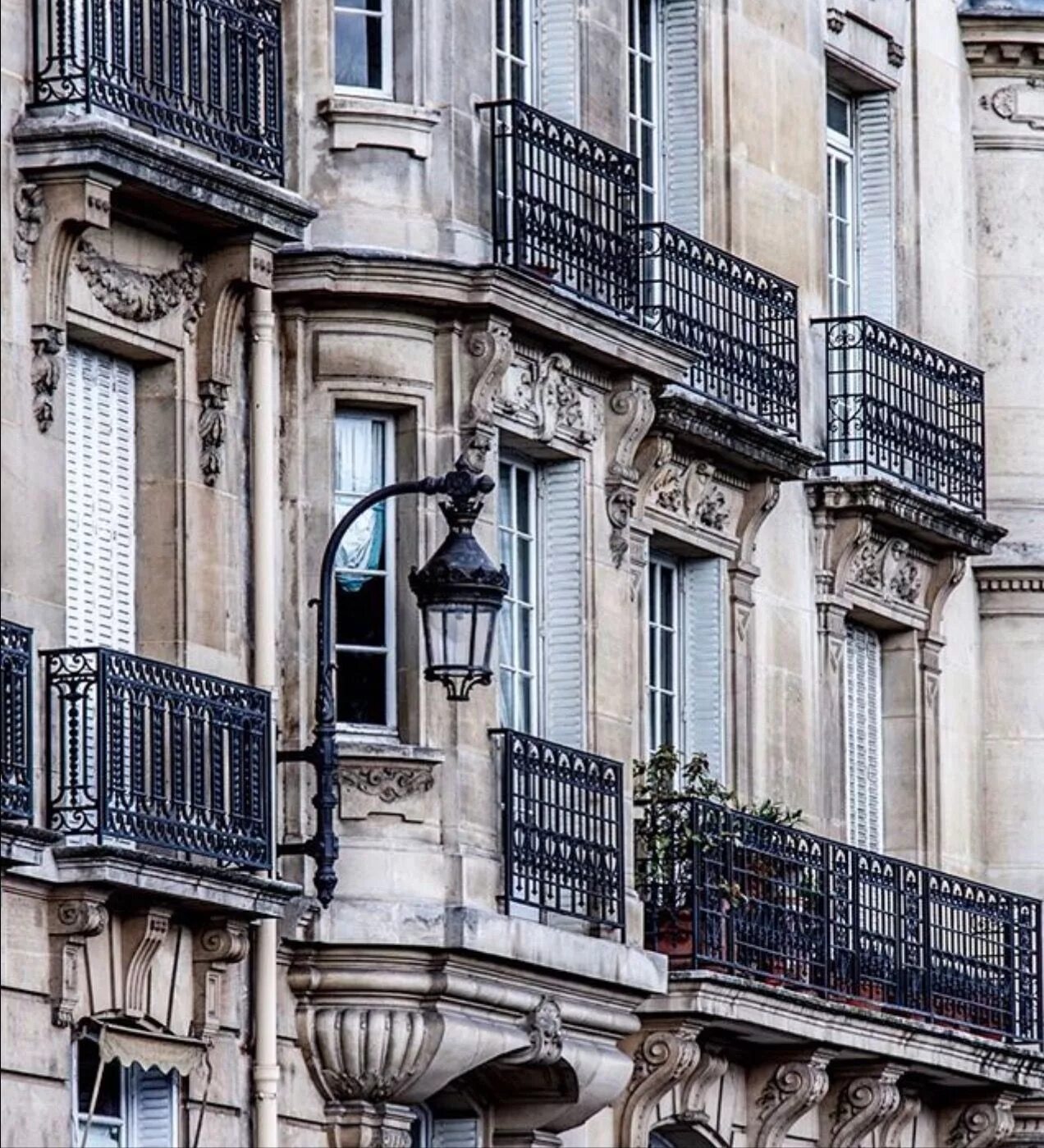 Парижские окна и балконы фото Ile de la Cite Frankreich