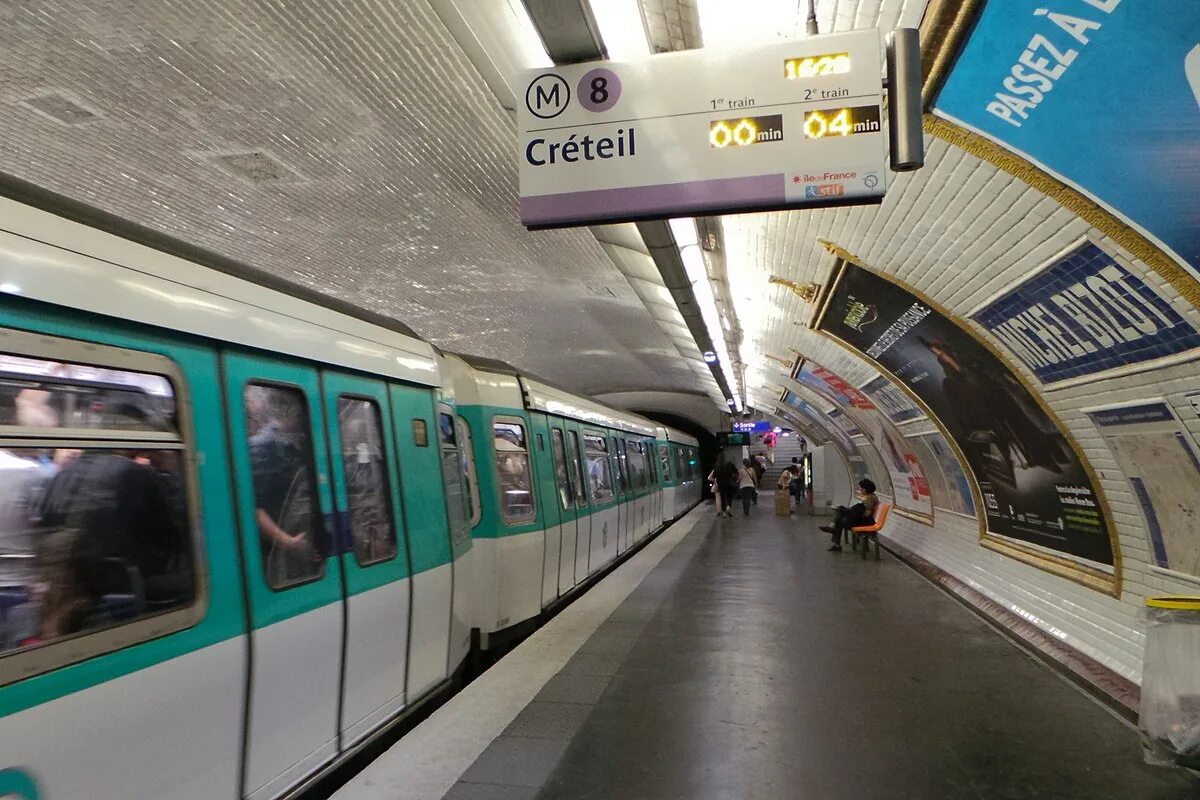 Парижское метро фото Michel Bizot (pariza metrostacio) - Vikipedio