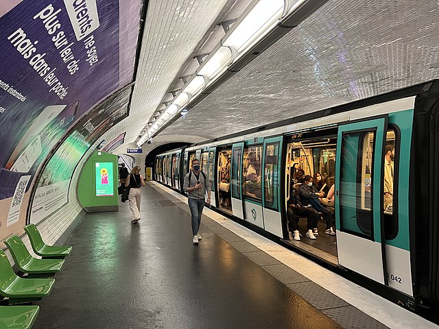 Парижское метро фото Monceau station - Wikipedia