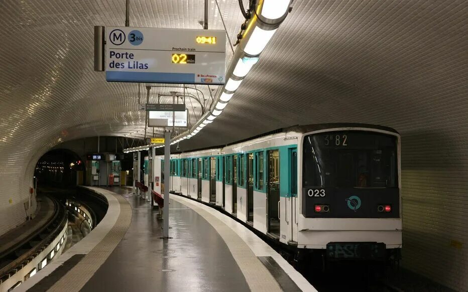 Парижское метро фото Paris : une femme agressée sexuellement par un migrant clandestin dans l’ascense