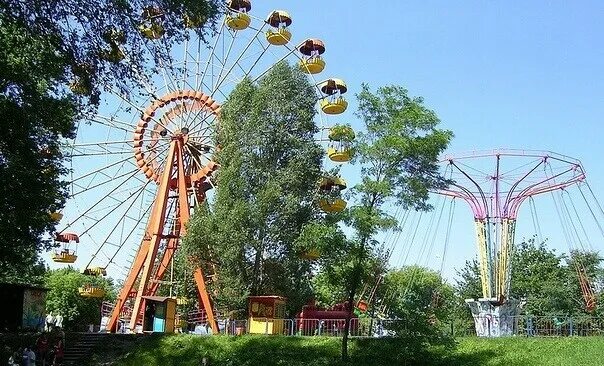 Парк 1 мая фото луганск Единственный в Луганске парк культуры и отдыха ПАРК 1 МАЯ возобновил свою работу