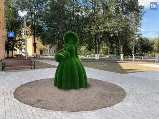 Парк 30 летия октября боровичи фото Фото панорама. Онлайн экскурсия г.Боровичи. 1; 2. Зеленые фигуры Леди и Джентльм