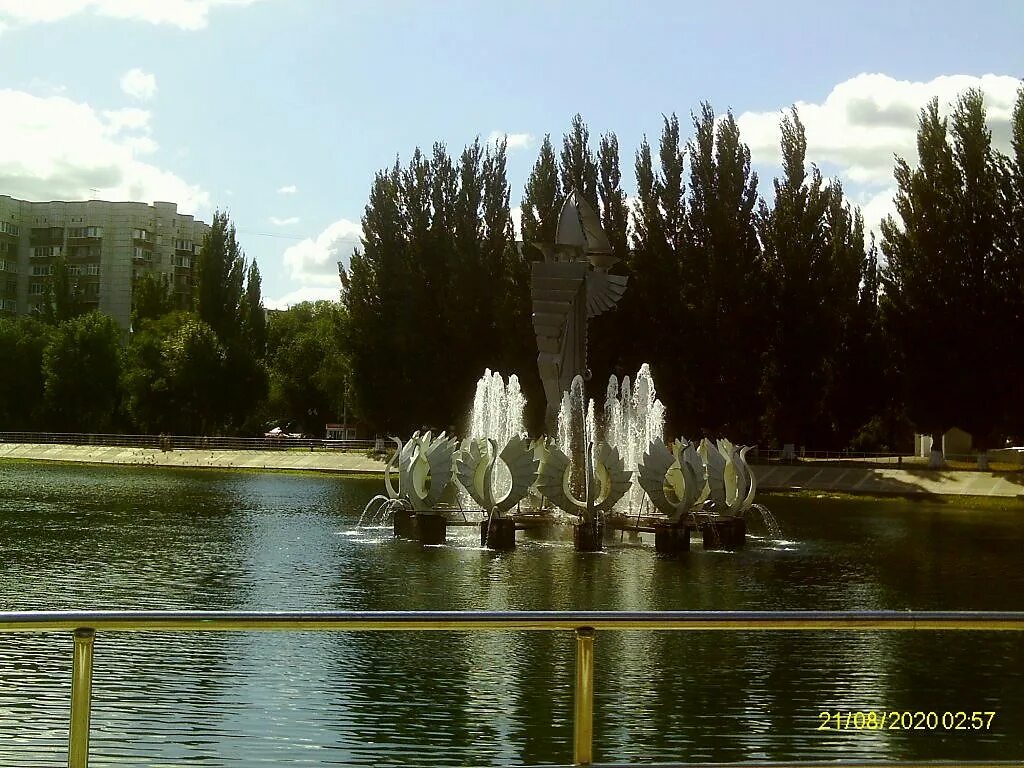 Парк 50 летия октября самара фото Самара. Фонтан на озере в парке Металлургов (парк им. 50-летия Октября) - Фотогр