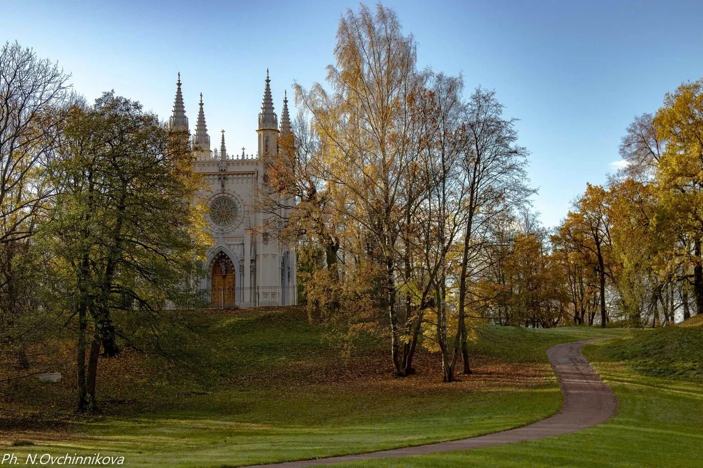Парк александрия санкт петербург фото Готическая капелла в парке Александрия, Петергоф / фото