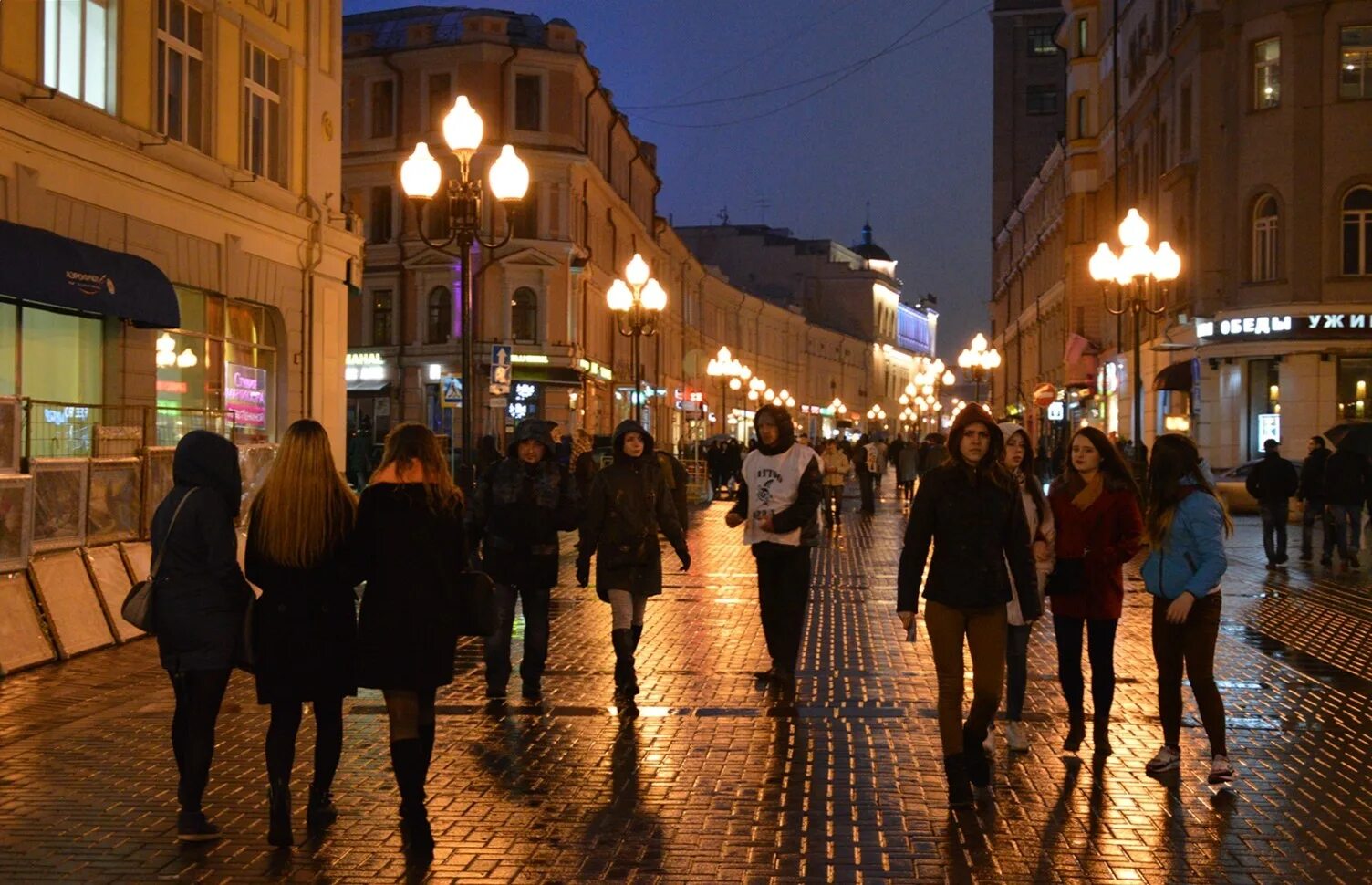 Парк арбат московская ул 1 фото MOSCOW WALKS: OLD ARBAT AT NIGHT Home & Away