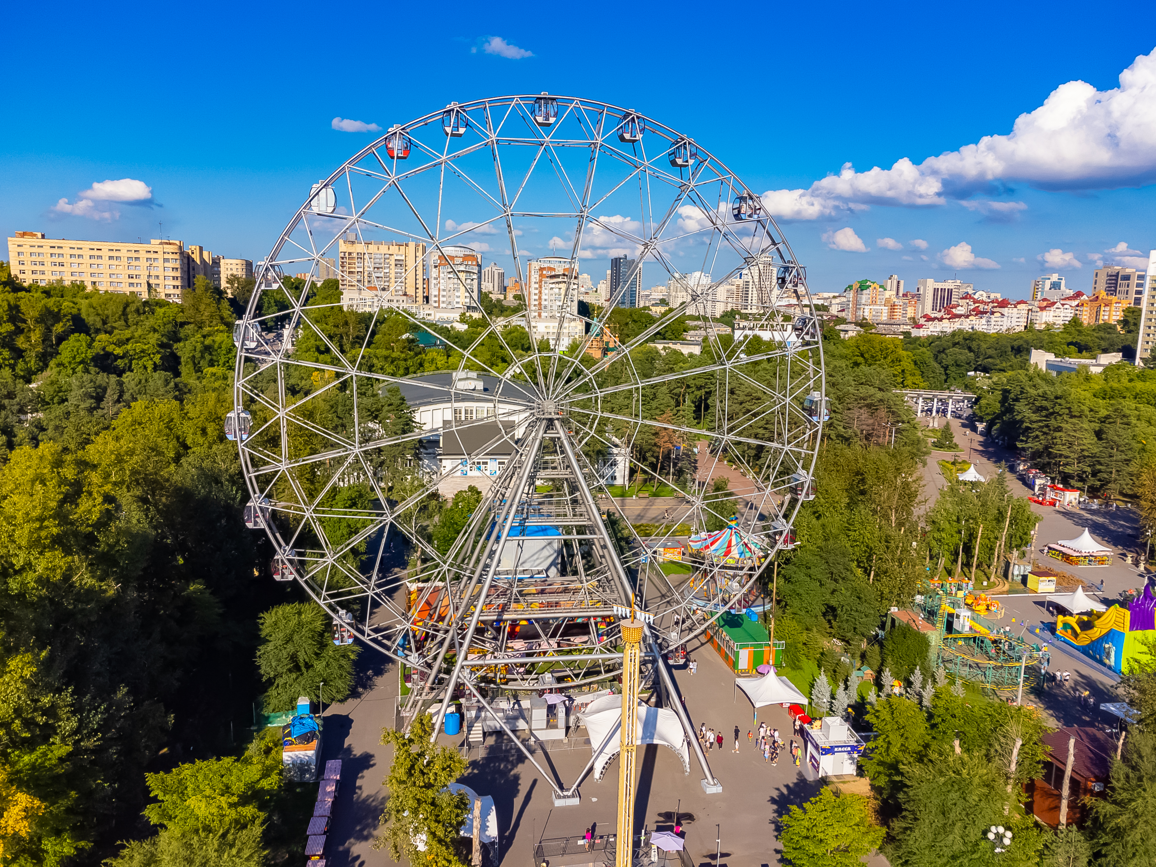 Парк аттракционов хабаровск фото Photo: Ferris Wheel, amusement park, Khabarovsk, Park of Lenin Stadium - Yandex 