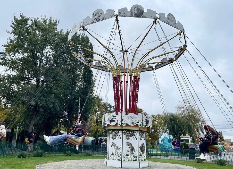 Парк аттракционов в краснодаре фото Парки Краснодара ввели скидку на аттракционы в 50% по средам - KP.RU