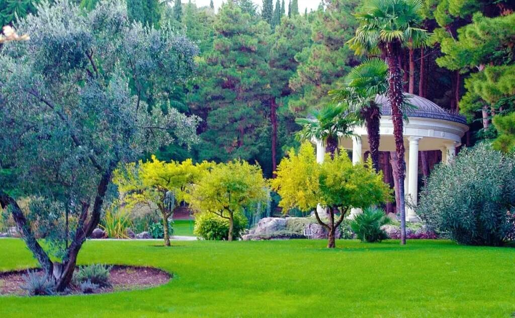 Парк айвазовского в крыму фото Прогулка на теплоходе: Парк "Парадиз" - Экскурсии из Алушты по Крыму, цены, расп