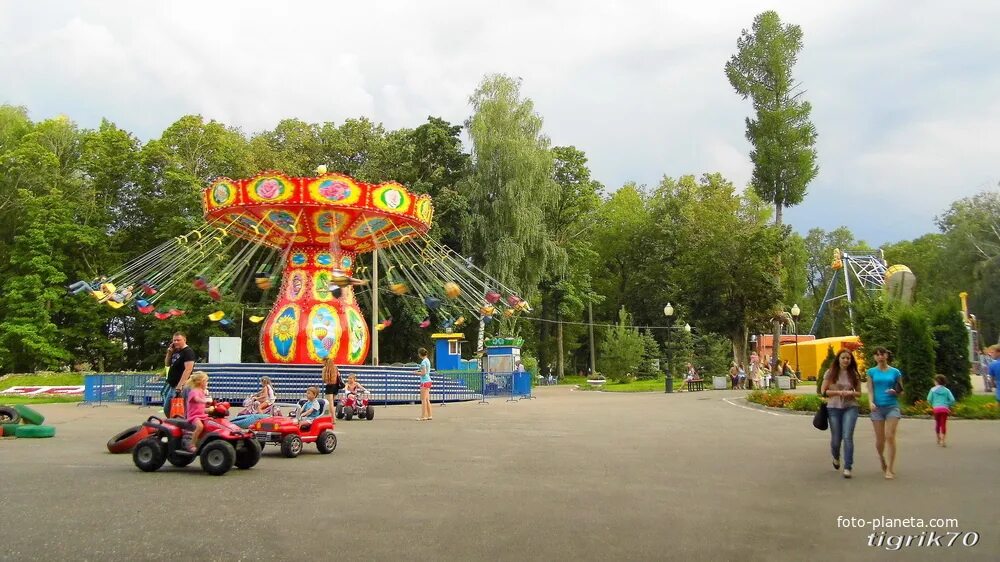 Парк белинского пенза фото г. Пенза, парк им. В.Г. Белинского карусель " Ретро". Центральный парк имени В.Г
