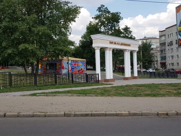 Парк дзержинского курск фото Post about the architectural mess in Kursk. Part II. The chickens of Dzerzhinsky