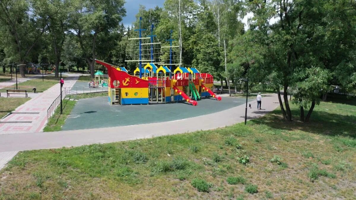 Парк дзержинского курск фото В Курске починили детскую горку в парке имени Дзержинского ГТРК "Курск" - Новост