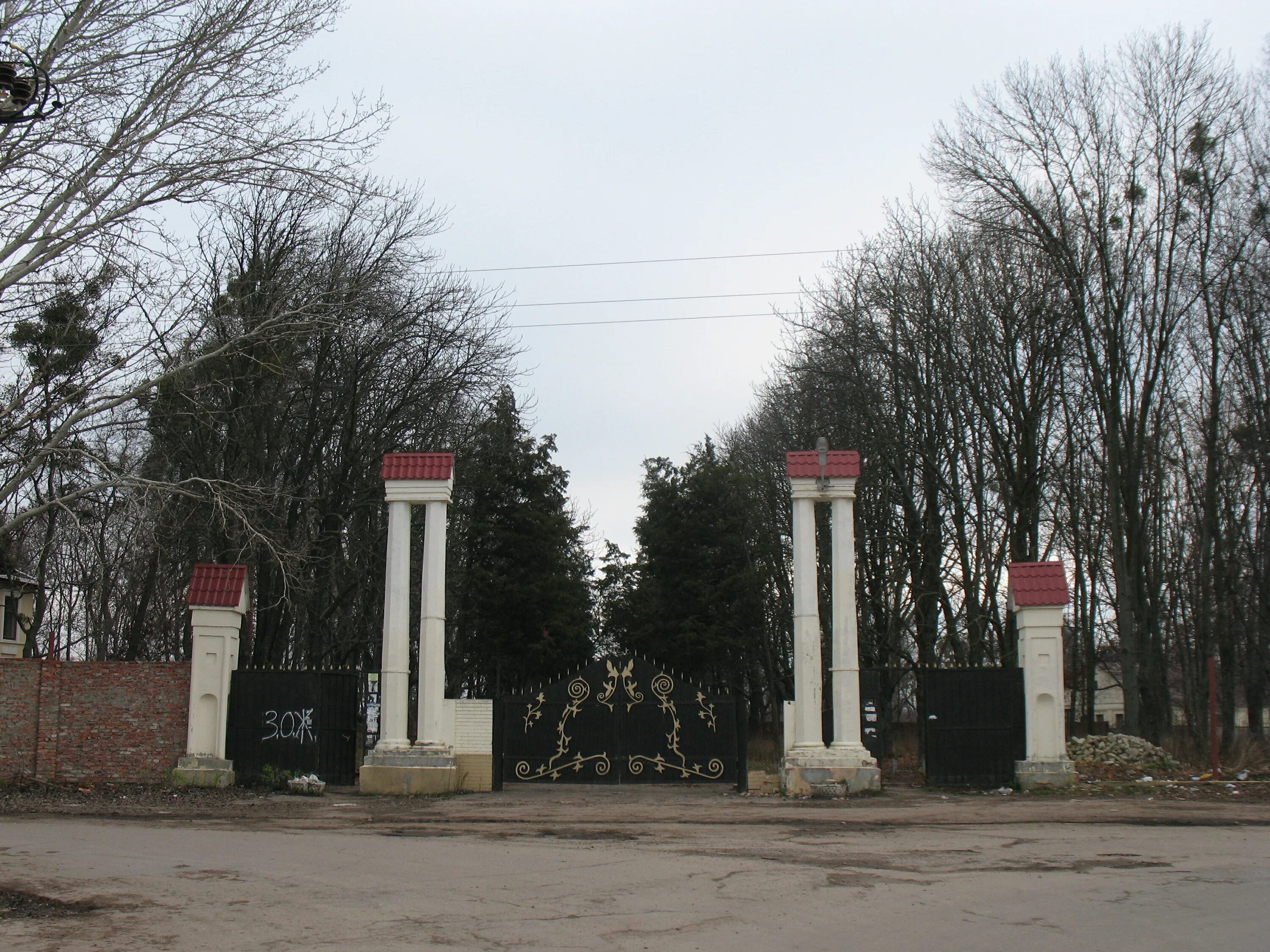 Парк еленовка ставропольский край фото File:Рай Еленовка санаторий разруха.JPG - Wikimedia Commons