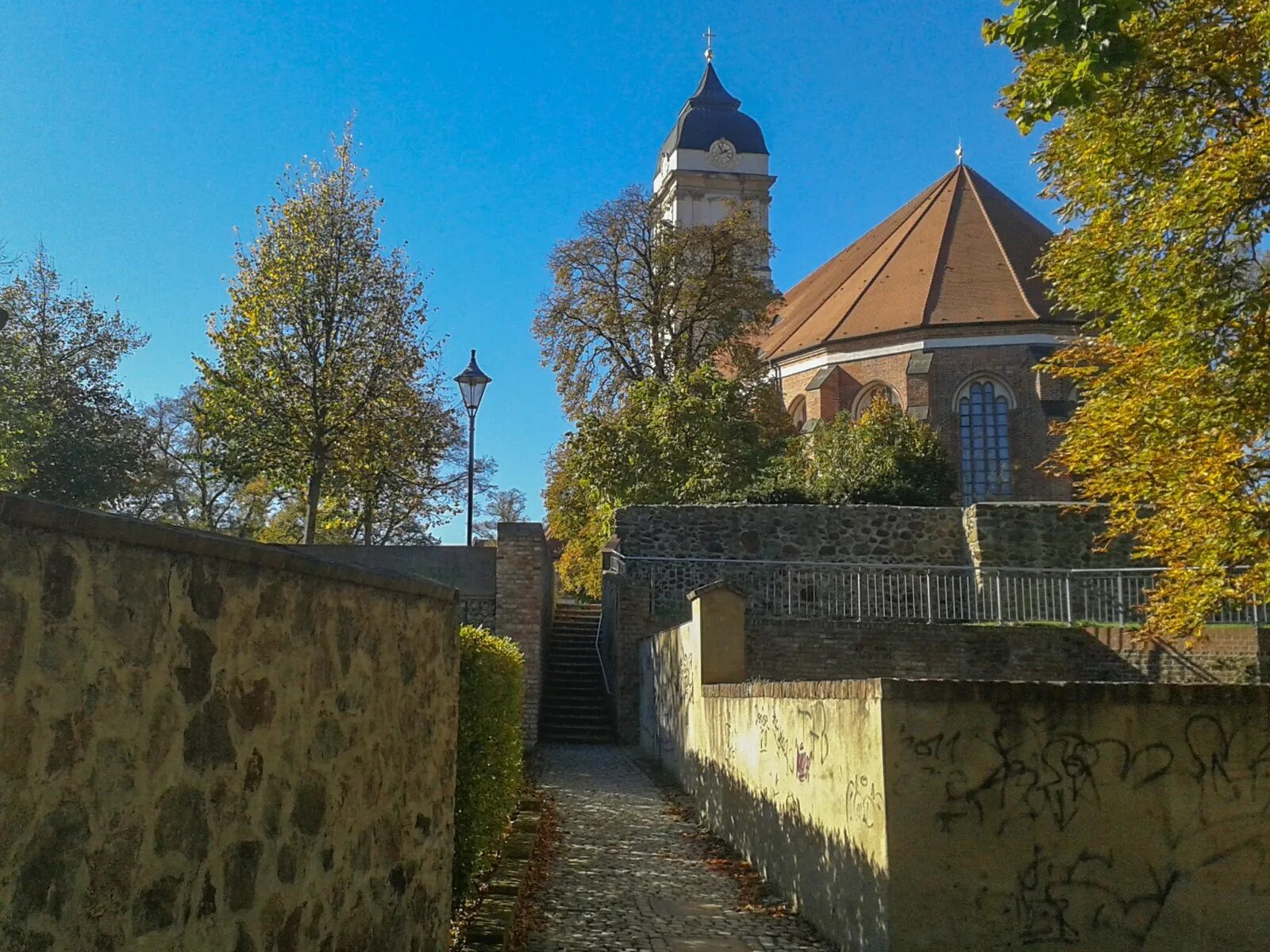 Парк фюрстенвальде калининград фото Файл:Fürstenwalde, Stadtmauer, Katzentreppe und Dom Okt 2014.jpg - Википедия