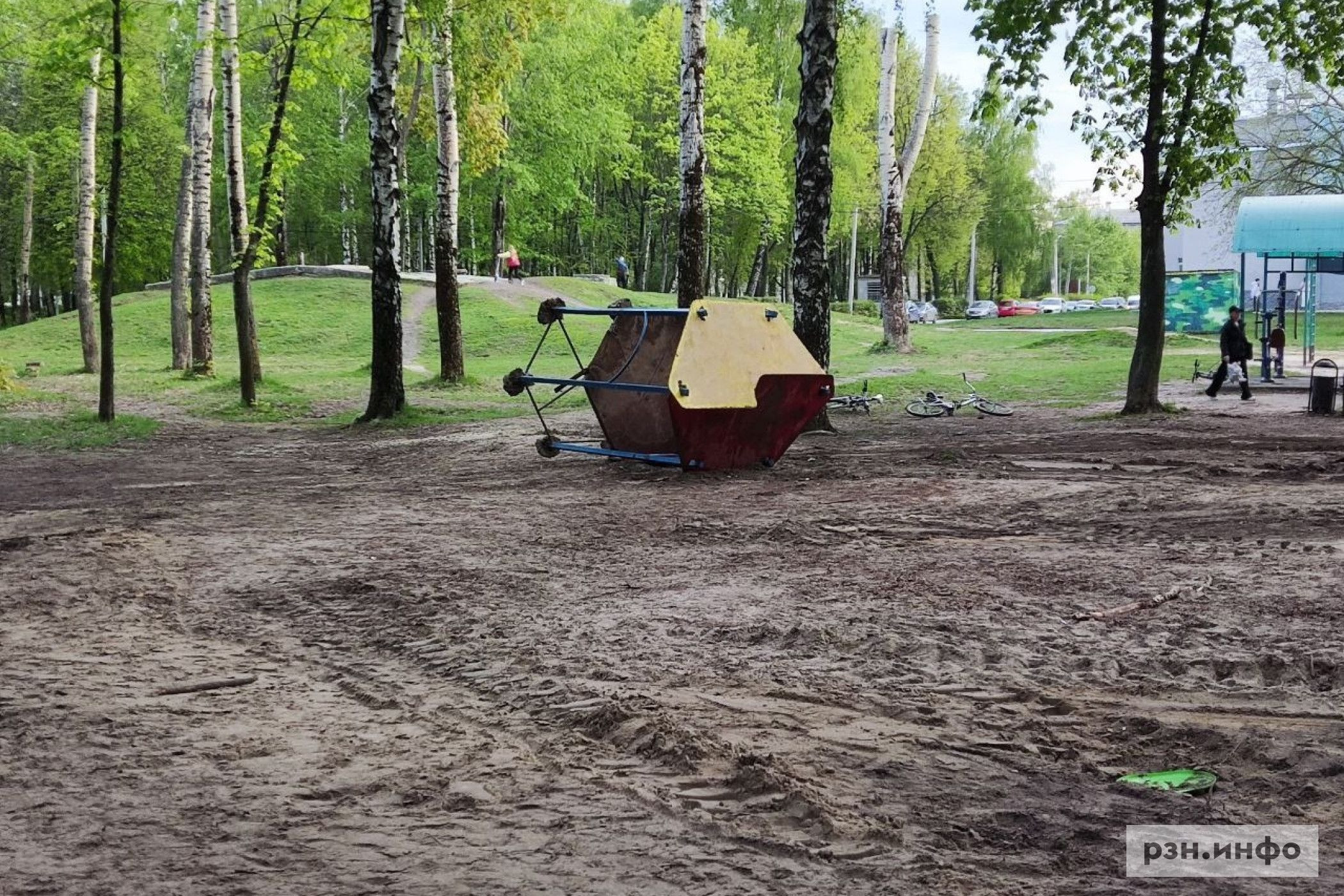 Парк гагарина рязань фото Подрядчик в рязанском парке Гагарина приступил к благоустройству, разломав детск
