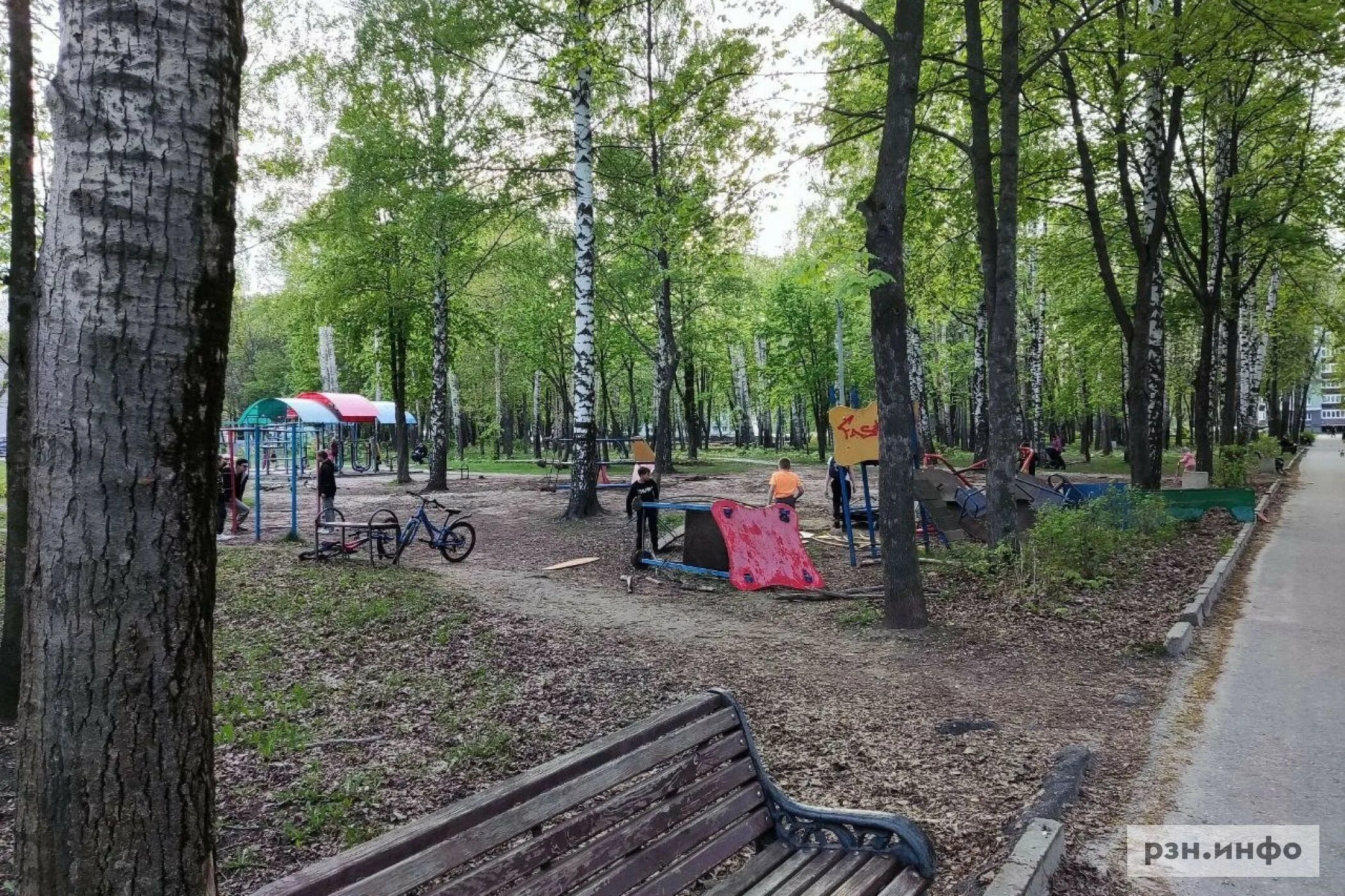 Парк гагарина рязань фото Подрядчик в рязанском парке Гагарина приступил к благоустройству, разломав детск