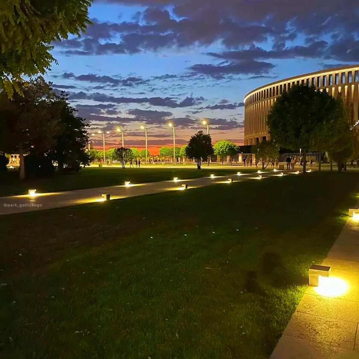 Парк галицкого в краснодаре фото ночью Доброй ночи, друзья! ✨ фото 8129natalie #паркгалицкого #краснодар Парк Галицкого