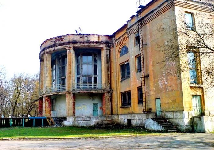 Парк горького донецк фото Бывший ДК им. Горького шахтоуправления "Красная звезда" - Донецк