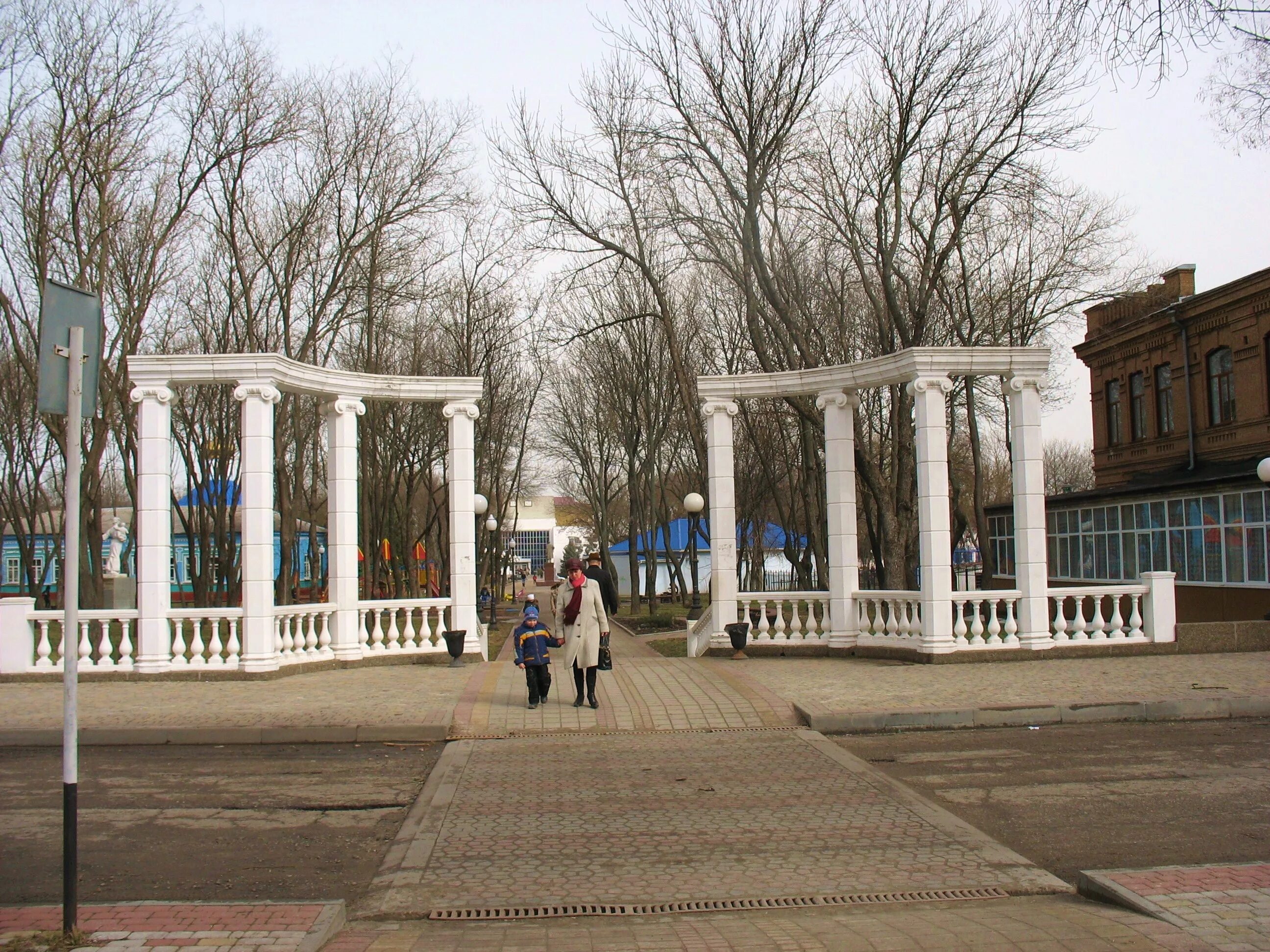 Парк горького ейск фото Входная арка в ПКиО им.Горького - Ейск