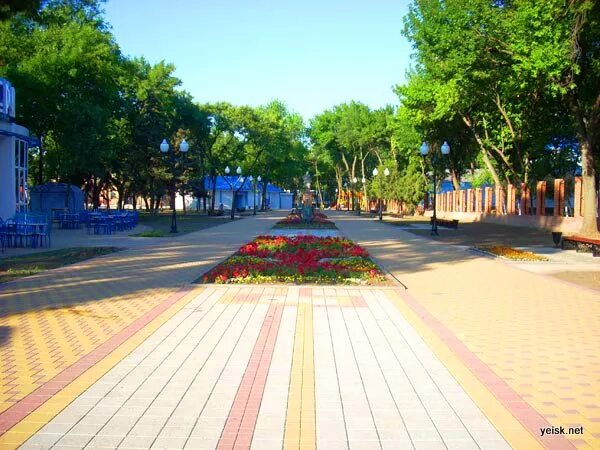 Парк горького ейск фото Парк им. М. Горького в Ейске, видео и фото - Отдых в Ейске , отдых в городе ейск