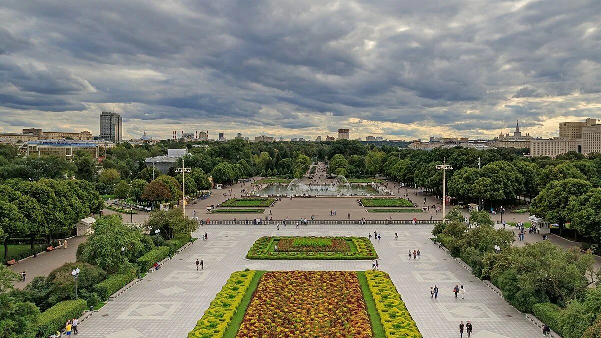 Парк горького фото Файл:Moscow Gorky Park colonnades viewpoint 08-2016 img1.jpg - Википедия