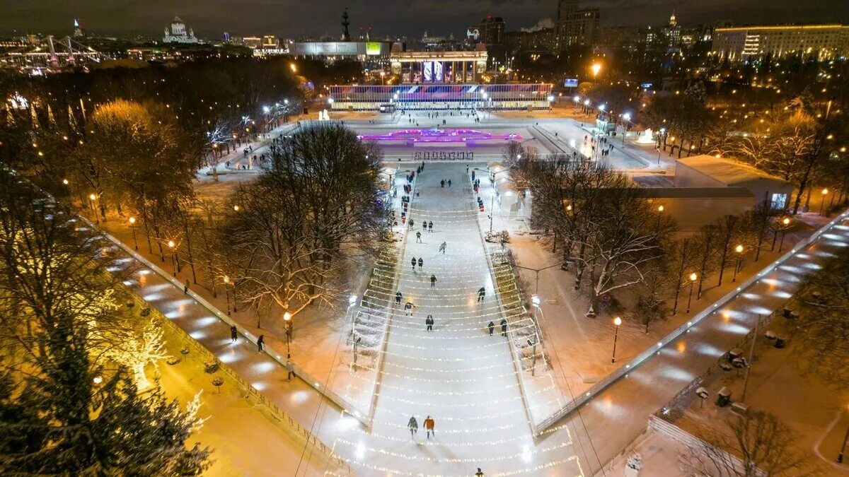 Парк горького фото 2024 сейчас Новогодние катки Москвы, Санкт-Петербурга и Казани Гид по России Путешествия Дзе