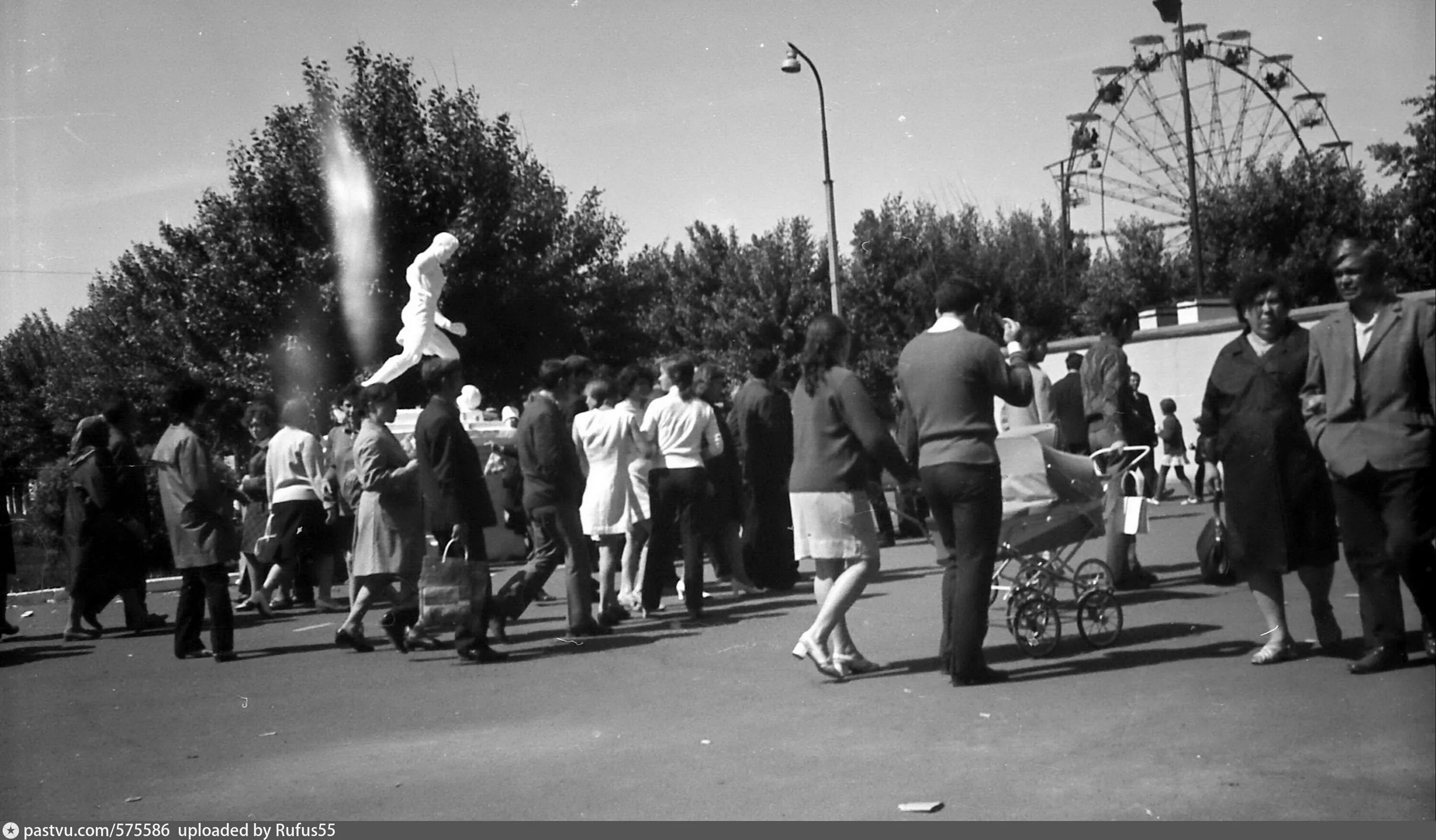 Парк горького фото глазов У входа в парк Горького - Retro photos