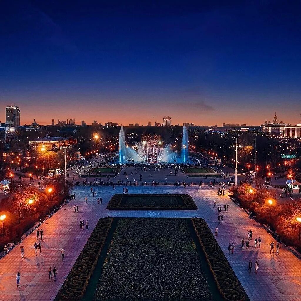 Парк горького казань фото В ЦПКиО имени Горького начался сезон фонтанов, по вечерам здесь можно наблюдать 